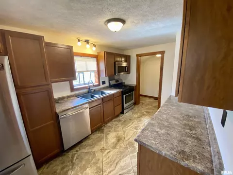 1005 Bruns Ln, Springfield, IL 62702 photo 10