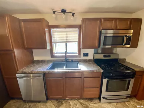 1005 Bruns Ln, Springfield, IL 62702 photo 11