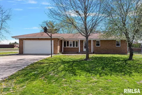 18766 Van Ave, Virden, IL 62690