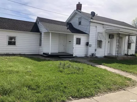 1221 S 10th St, Quincy, IL 62301