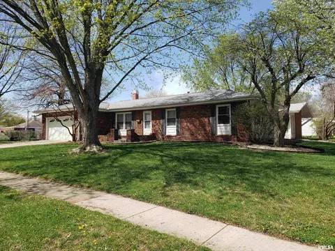 2813 Arlington Dr, Springfield, IL 62704