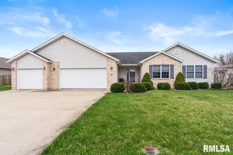 230 Sunkist Dr, Sherman, IL 62684