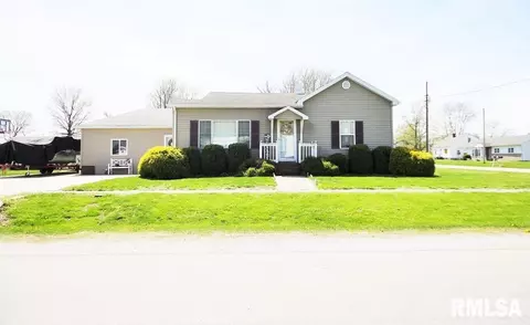 500 SE 4th St, Morrisonville, IL 62546