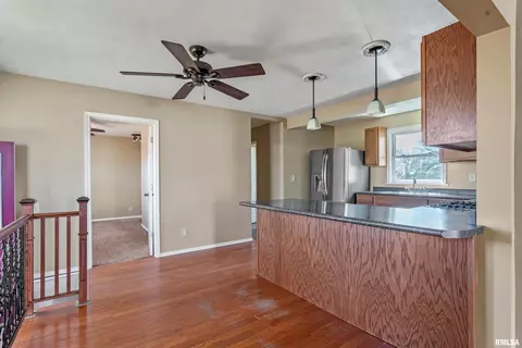 604 S Kickapoo St, Lincoln, IL 62656 photo 16