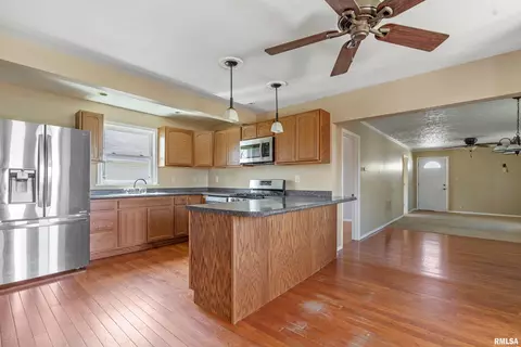 604 S Kickapoo St, Lincoln, IL 62656 photo 18