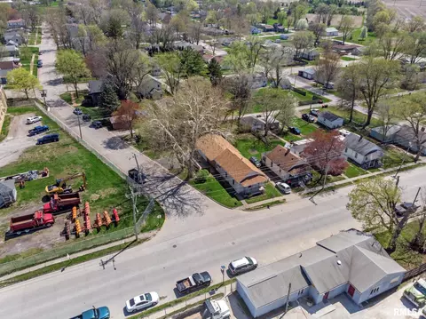 604 S Kickapoo St, Lincoln, IL 62656 photo 3