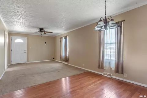 604 S Kickapoo St, Lincoln, IL 62656 photo 11