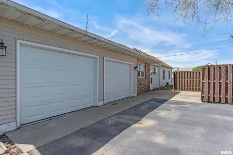 604 S Kickapoo St, Lincoln, IL 62656 photo 37