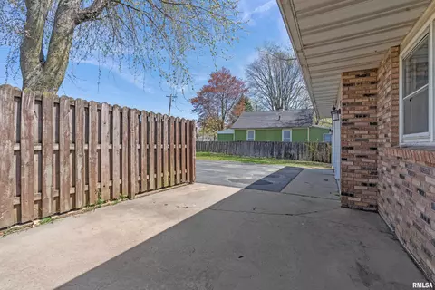 604 S Kickapoo St, Lincoln, IL 62656 photo 36