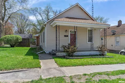 604 S Kickapoo St, Lincoln, IL 62656 photo 1