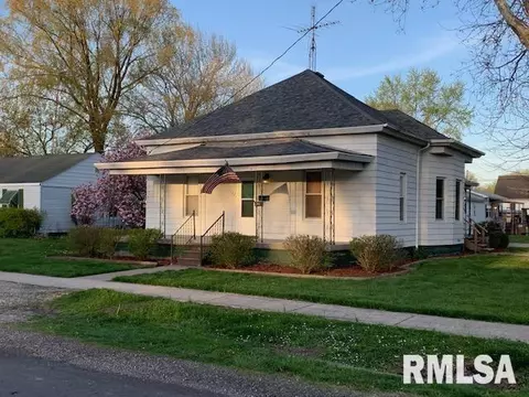 132 S Dye St, Virden, IL 62690