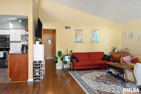 912 Greenview Dr, Springfield, IL 62704 photo 5