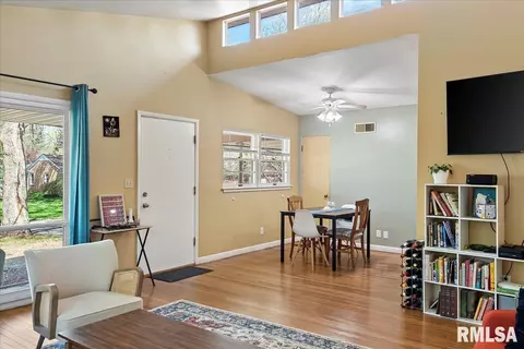 912 Greenview Dr, Springfield, IL 62704 photo 7