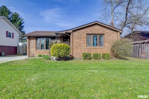 61 Adloff Ln, Springfield, IL 62703