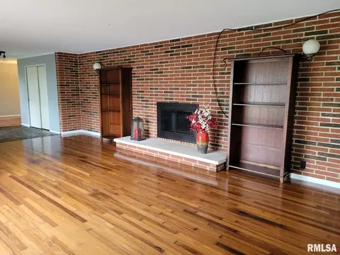 999 Riddle Hill Rd, Springfield, IL 62711 photo 4