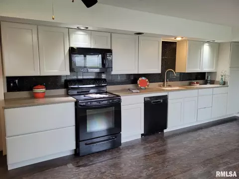 999 Riddle Hill Rd, Springfield, IL 62711 photo 12