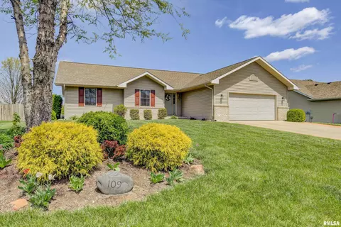 109 Brookside Glen Dr, Sherman, IL 62684