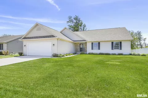 260 Blue Springs Dr, Sherman, IL 62684