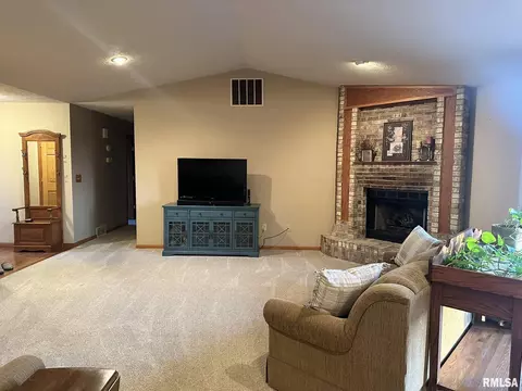 4525 Venetian Dr, Springfield, IL 62703 photo 2