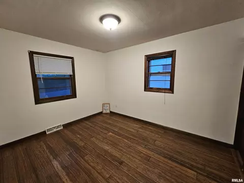 7 Bryant Ln, Springfield, IL 62702 photo 9