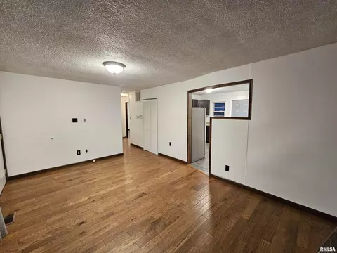 7 Bryant Ln, Springfield, IL 62702 photo 4