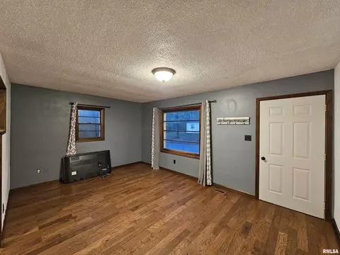 7 Bryant Ln, Springfield, IL 62702 photo 3