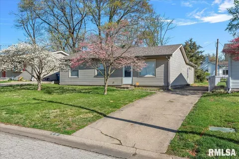 48 Ivy Hill Dr, Riverton, IL 62561