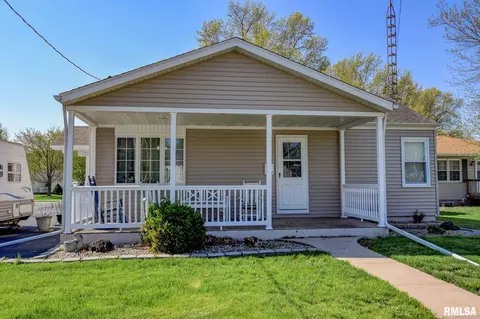 720 E Stevenson St, Taylorville, IL 62568