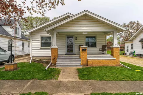 1308 7th St, Lincoln, IL 62656