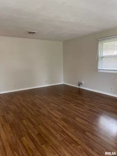 1717 S Douglas Ave, Springfield, IL 62704 photo 2