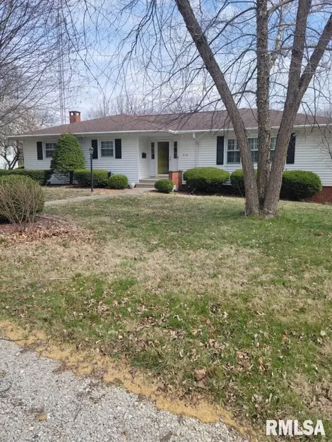 216 S 12th St, Petersburg, IL 62675