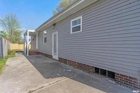 2420 S 5th St, Springfield, IL 62703 photo 2
