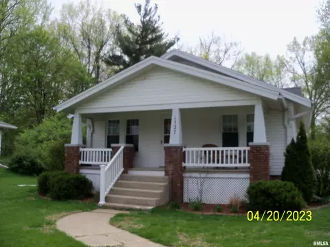 1727 Mound Rd, Jacksonville, IL 62650