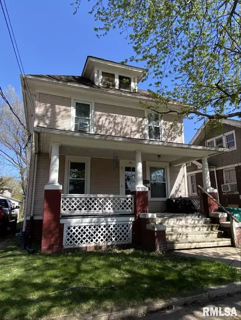 217 Sumner St, Galesburg, IL 61401
