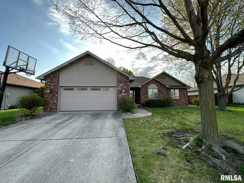 2208 Disar Dr, Springfield, IL 62711
