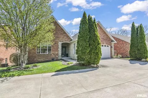 2320 Chatham Rd, Springfield, IL 62704