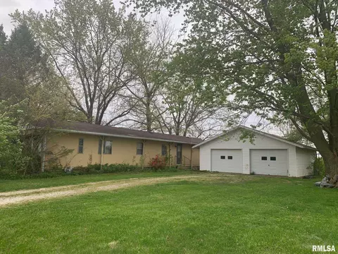318 Mistletoe St, Payson, IL 62360