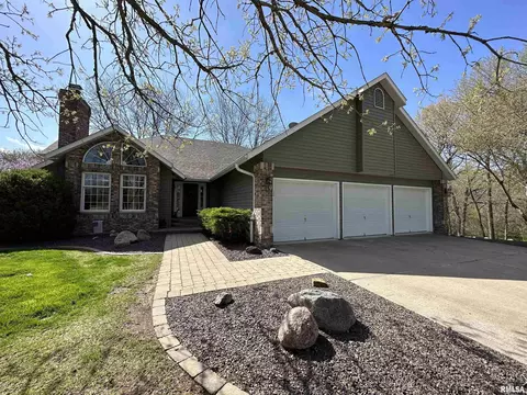 861 210th Ave, Monmouth, IL 61462