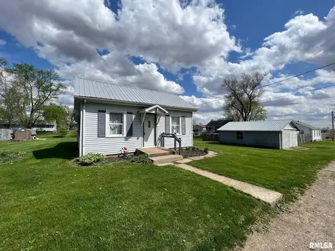 1008 S Cedar St, Delavan, IL 61734