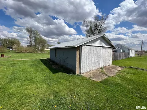 1008 S Cedar St, Delavan, IL 61734 photo 17