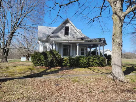610 W 3rd St, Vermont, IL 61484