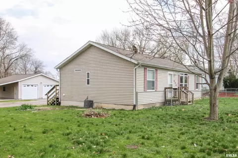 928 S College St, Lincoln, IL 62656