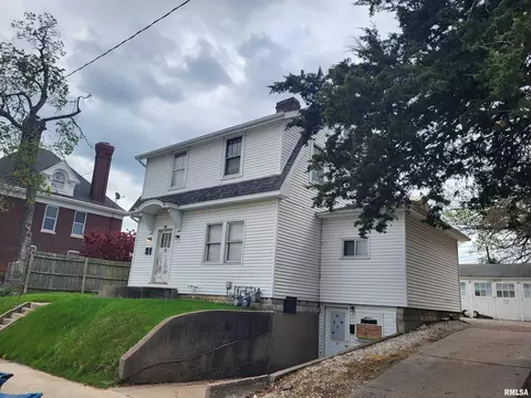 822 Spring St, Quincy, IL 62301 photo 2