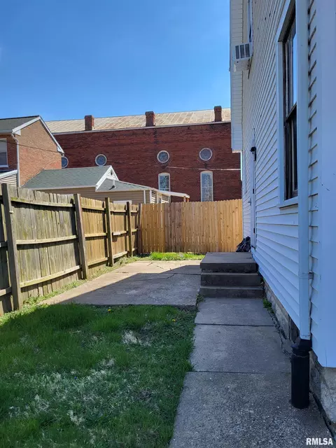 822 Spring St, Quincy, IL 62301 photo 3