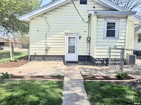 2221 S 6th St, Springfield, IL 62703 photo 2