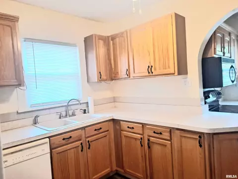 2221 S 6th St, Springfield, IL 62703 photo 13