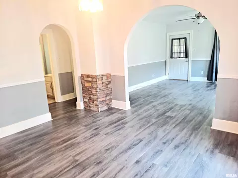 2221 S 6th St, Springfield, IL 62703 photo 5