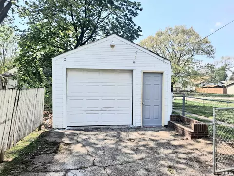 2221 S 6th St, Springfield, IL 62703 photo 18