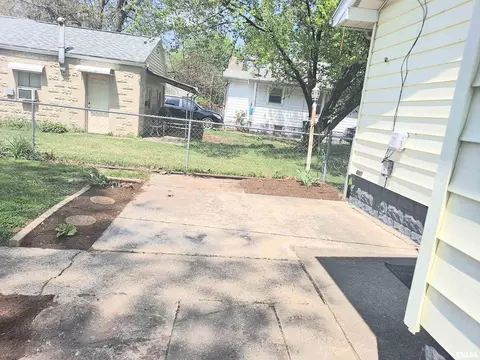 2221 S 6th St, Springfield, IL 62703 photo 17