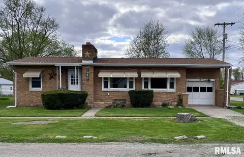 902 S 4th St, Monmouth, IL 61462